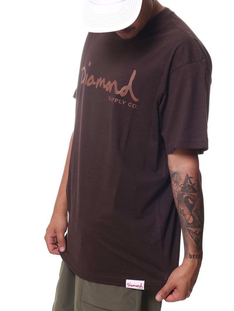 Camiseta-T-Shirt-Diamond-Og-Script-Brown