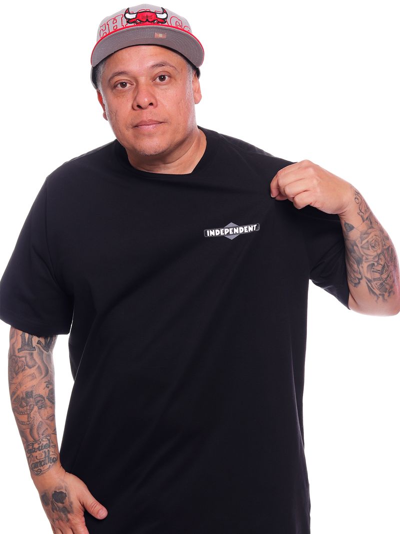 Camiseta-Plus-Size-Independent-Tools-Of-The-Trade-Preto