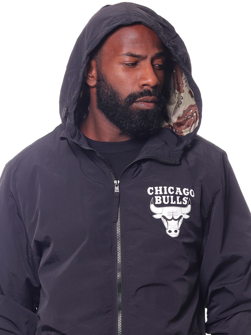 Jaqueta-Corta-Vento-New-Era-NBA-Chicago-Bulls-Camuflada-Preto