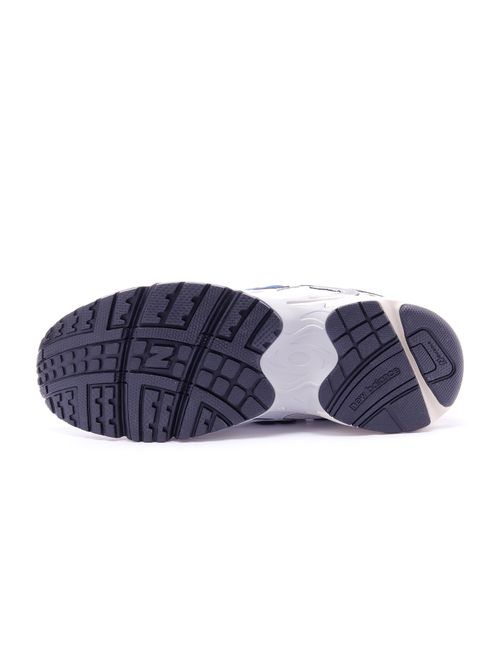 Tênis New Balance 725