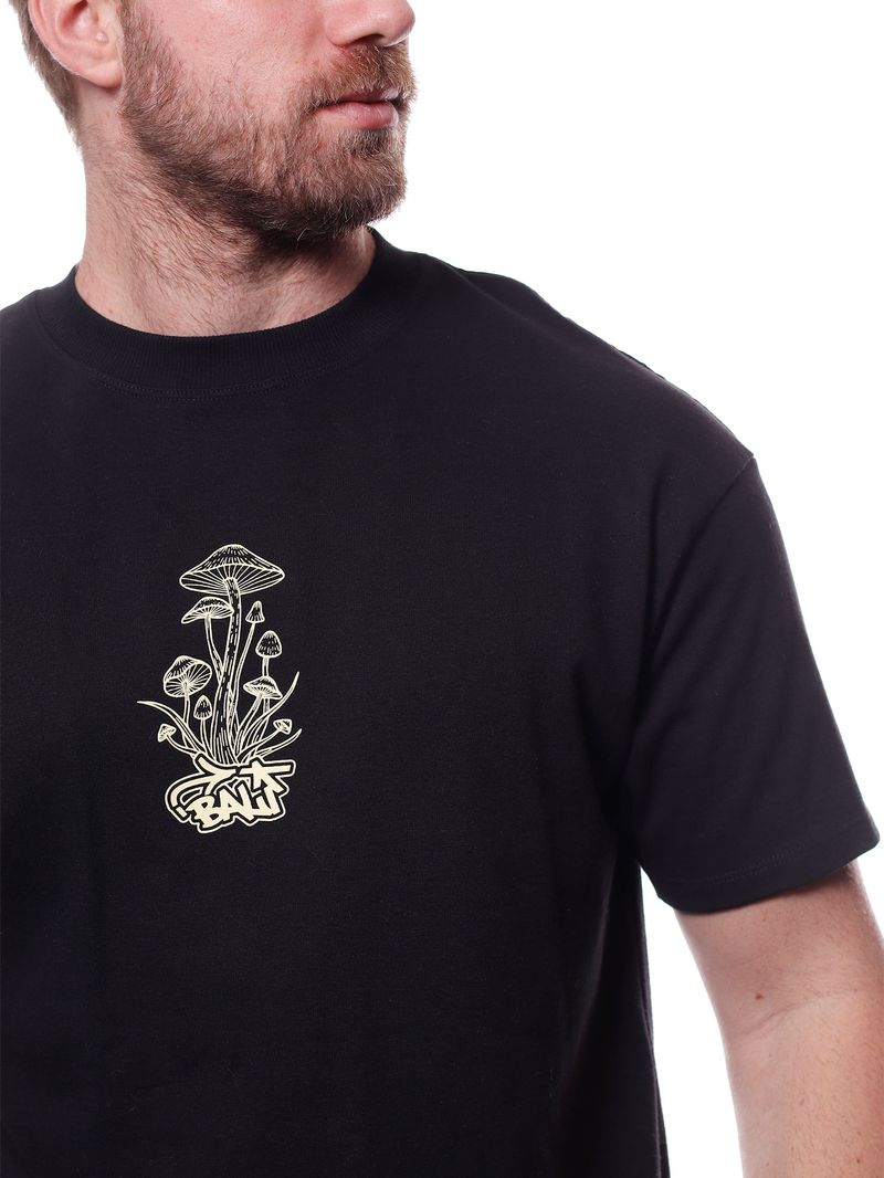 Camiseta-Bali-Hai-Cogumelos-Fase-Lunar-Preto